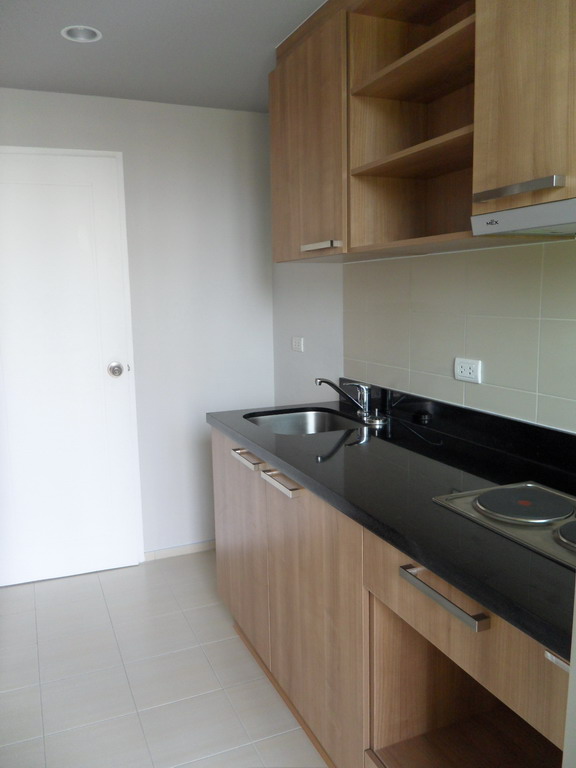 Sukhumvit.  1 Bedroom Condo / Apartment For Rent. 39sqm (id:1705)