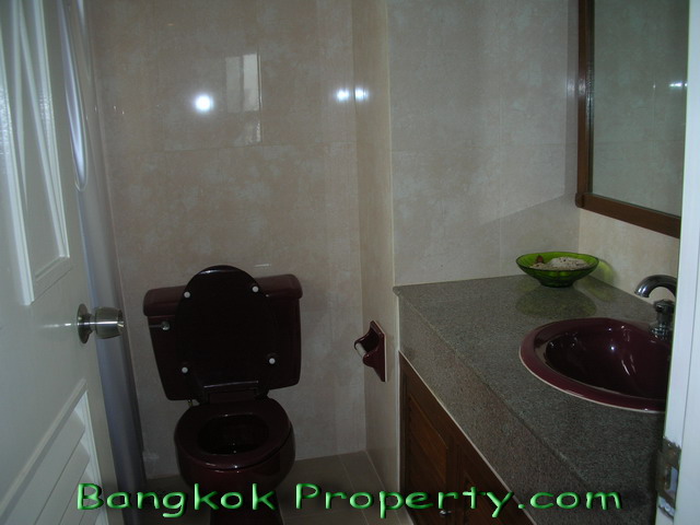 Sukhumvit.  3 Bedrooms Condo / Apartment For Rent. 300sqm (id:153)