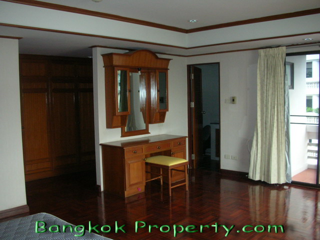 Sukhumvit.  3 Bedrooms Condo / Apartment For Rent. 300sqm (id:154)