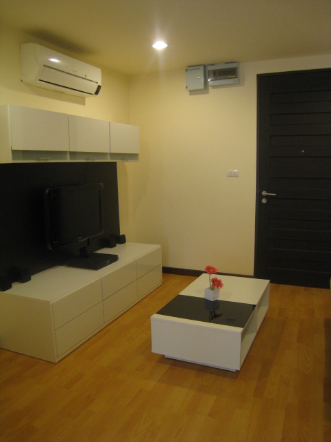 Sukhumvit.  1 Bedroom Condo / Apartment For Rent. 46sqm (id:1750)