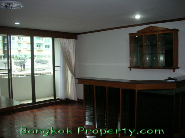 Sukhumvit.  2 Bedrooms Condo / Apartment For Rent. 200sqm (id:157)
