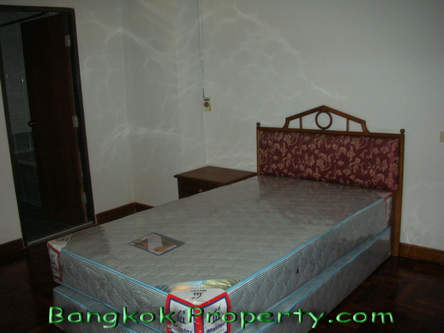 Sukhumvit.  2 Bedrooms Condo / Apartment For Rent. 200sqm (id:157)