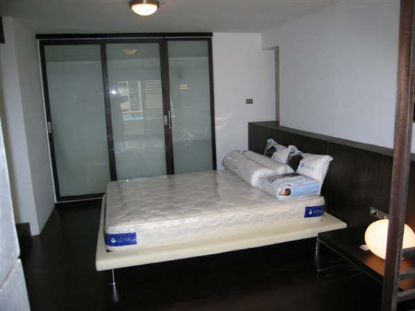 Sukhumvit.  2 Bedrooms Condo / Apartment For Rent. 75sqm (id:1780)