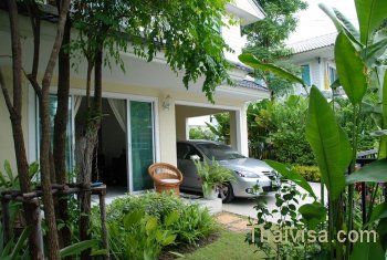 Bang-Na.  3 Bedrooms House For Rent. 200sqm (id:1784)