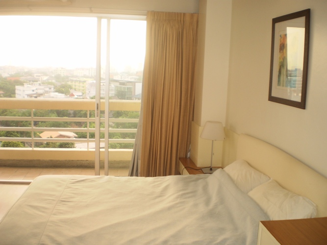 Bang-Na.  1 Bedroom Condo / Apartment For Rent. 75sqm (id:1786)