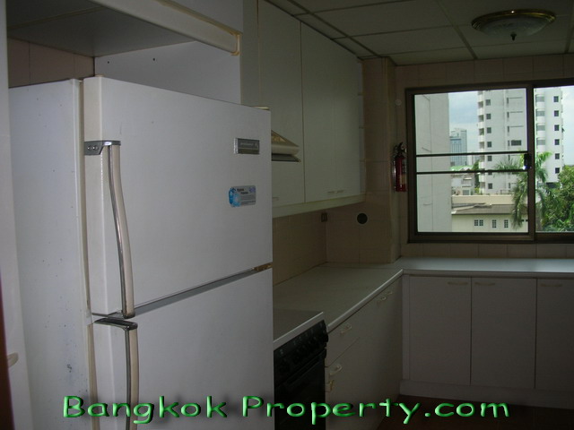 Sukhumvit.  3 Bedrooms Condo / Apartment For Rent. 160sqm (id:160)