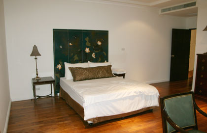 Sukhumvit.  3 Bedrooms Condo / Apartment To Buy. 200sqm (id:1815)