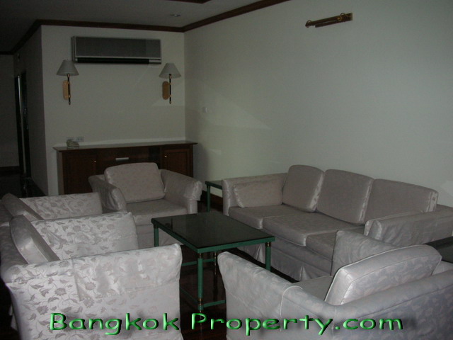 Sukhumvit.  3 Bedrooms Condo / Apartment For Rent. 250sqm (id:171)