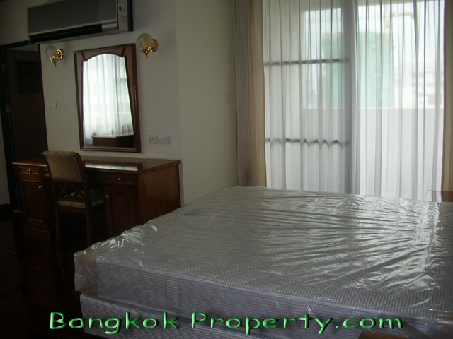 Sukhumvit.  3 Bedrooms Condo / Apartment For Rent. 250sqm (id:171)