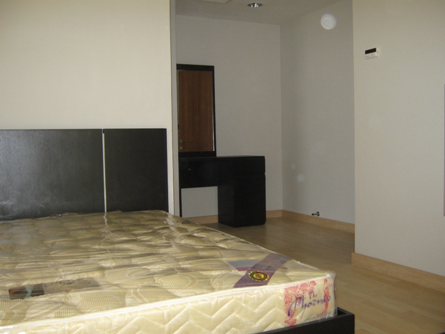 Sukhumvit.  2 Bedrooms Condo / Apartment For Rent. 76sqm (id:1964)