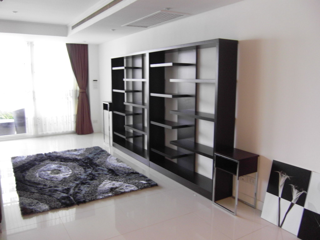 Sukhumvit.  3 Bedrooms Condo / Apartment For Rent. 315sqm (id:1966)