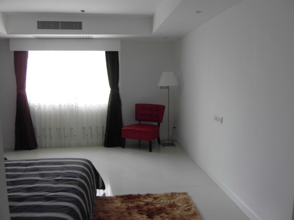 Sukhumvit.  3 Bedrooms Condo / Apartment For Rent. 315sqm (id:1966)