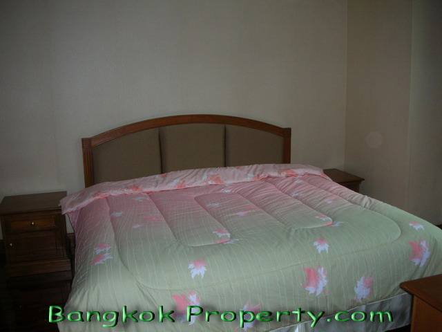 Sukhumvit.  3 Bedrooms Condo / Apartment For Rent. 200sqm (id:176)