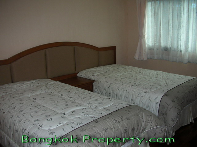 Sukhumvit.  3 Bedrooms Condo / Apartment For Rent. 200sqm (id:176)