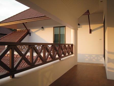 Rama IX.  4 Bedrooms Condo / Apartment For Rent. 500sqm (id:1984)