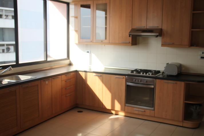 Sukhumvit.  5 Bedrooms Condo / Apartment For Rent. 490sqm (id:1998)
