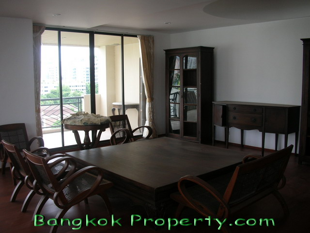 Sukhumvit.  3 Bedrooms Condo / Apartment To Buy. 300sqm (id:178)