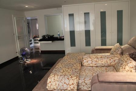 Sukhumvit.  3 Bedrooms Condo / Apartment For Rent. 180sqm (id:2000)