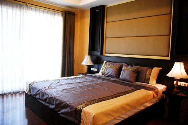 Sukhumvit.  3 Bedrooms Condo / Apartment For Rent. 131sqm (id:2036)