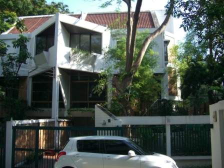 Sukhumvit.  4 Bedrooms House For Rent. 350sqm (id:2046)