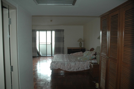 Sukhumvit.  3 Bedrooms Condo / Apartment To Buy. 145sqm (id:2077)