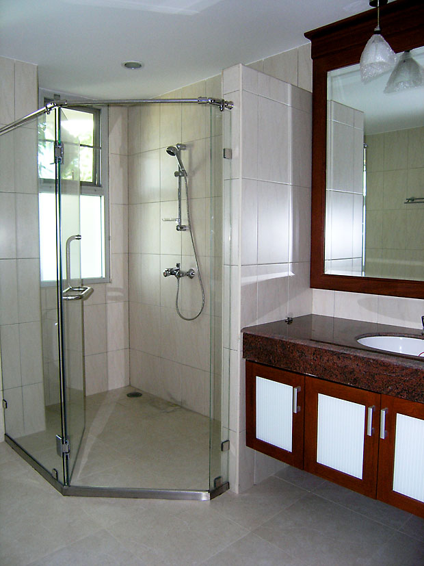 2 Bedrooms Condo / Apartment For Rent in Sukhumvit 26. 200sqm (id:2097)