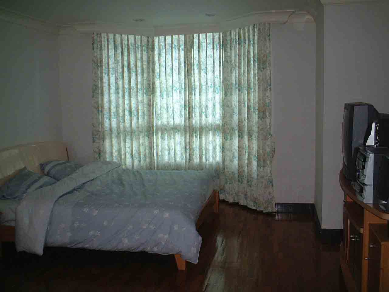 3 Bedrooms Condo / Apartment To Buy. 210sqm (id:2106)