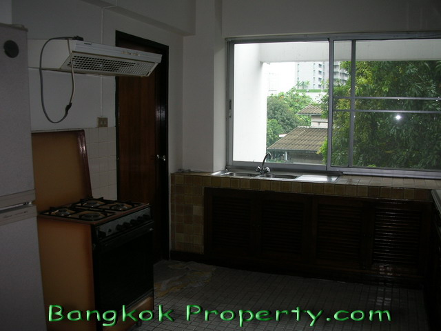 Sukhumvit.  3 Bedrooms Condo / Apartment For Rent. 250sqm (id:183)