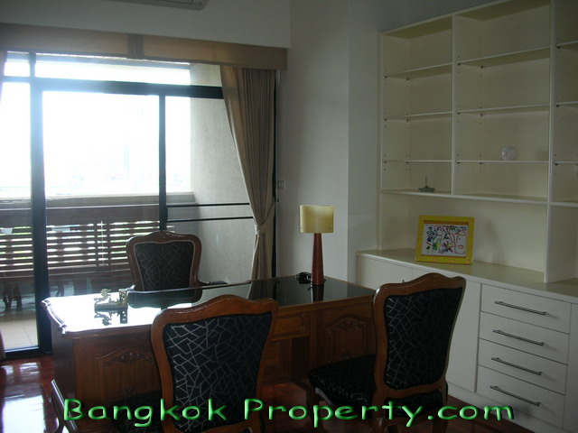Sukhumvit.  3 Bedrooms Condo / Apartment For Rent. 540sqm (id:184)