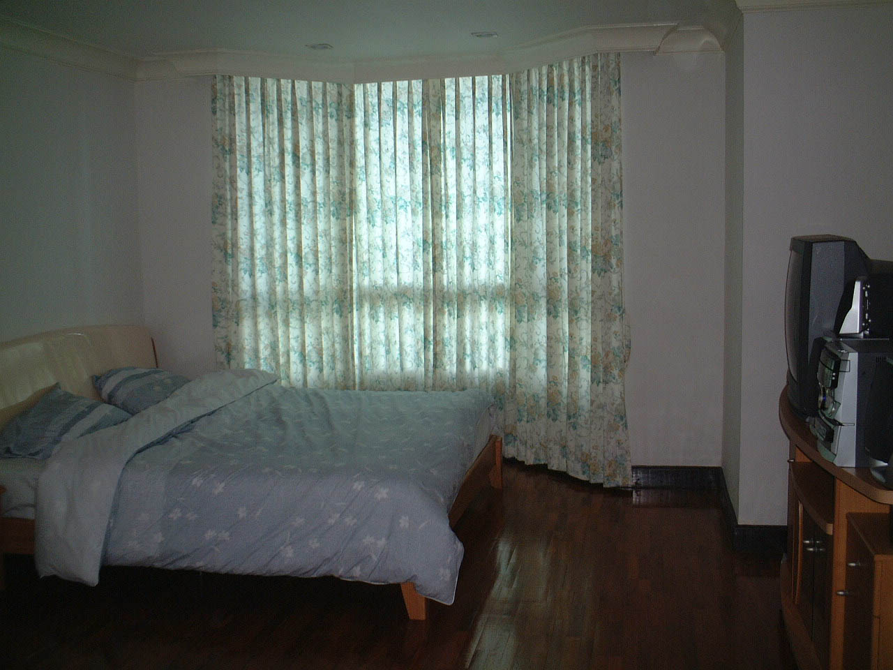 3 Bedrooms Condo / Apartment To Buy. 210sqm (id:2145)