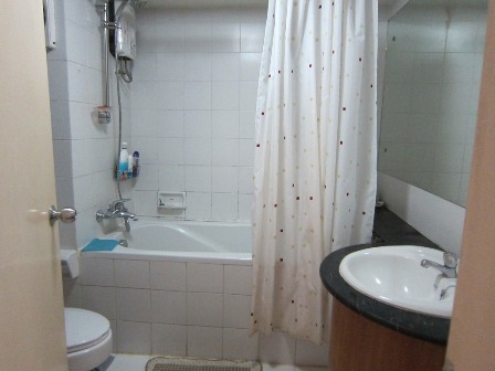 Sukhumvit.  2 Bedrooms Condo / Apartment To Buy. 100sqm (id:2151)