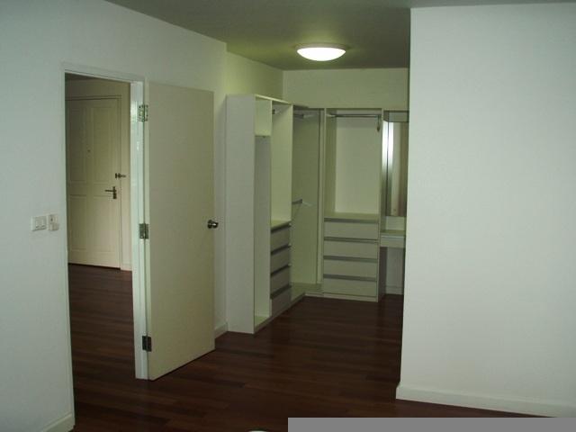 Sukhumvit.  2 Bedrooms Condo / Apartment To Buy. 70sqm (id:2157)