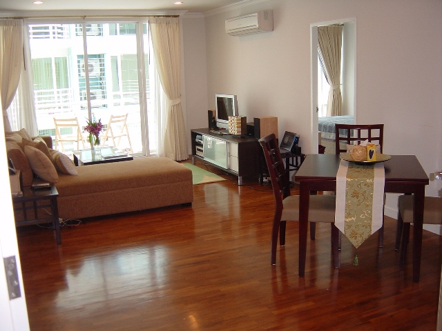 Sukhumvit.  2 Bedrooms Condo / Apartment To Buy. 90sqm (id:2165)
