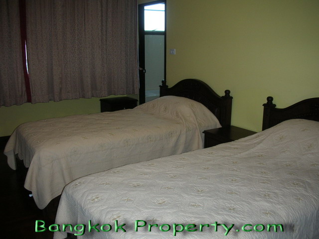 Sukhumvit.  3 Bedrooms Condo / Apartment For Rent. 256sqm (id:189)