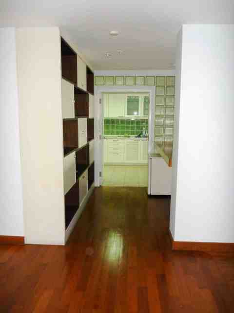 Sukhumvit.  4 Bedrooms Condo / Apartment For Rent. 270sqm (id:2196)