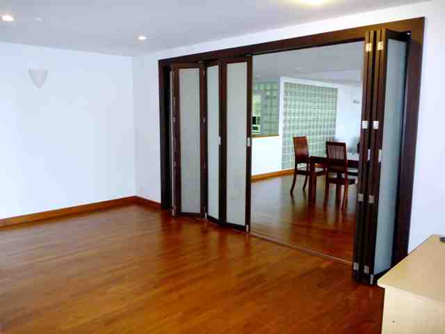 Sukhumvit.  4 Bedrooms Condo / Apartment For Rent. 270sqm (id:2196)