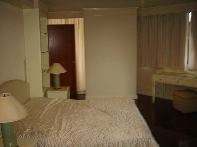 Sukhumvit.  2 Bedrooms Condo / Apartment For Rent. 115sqm (id:2244)