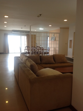 Sukhumvit.  3 Bedrooms Condo / Apartment For Rent. 200sqm (id:2298)