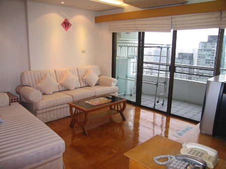 Sukhumvit.  3 Bedrooms Condo / Apartment For Rent. 139sqm (id:2314)