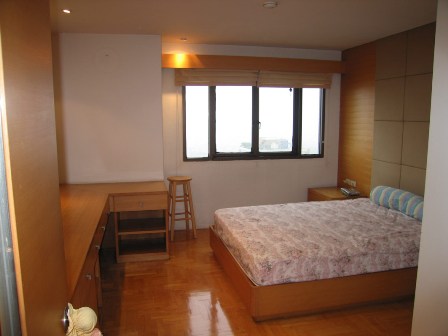 Sukhumvit.  3 Bedrooms Condo / Apartment For Rent. 139sqm (id:2314)